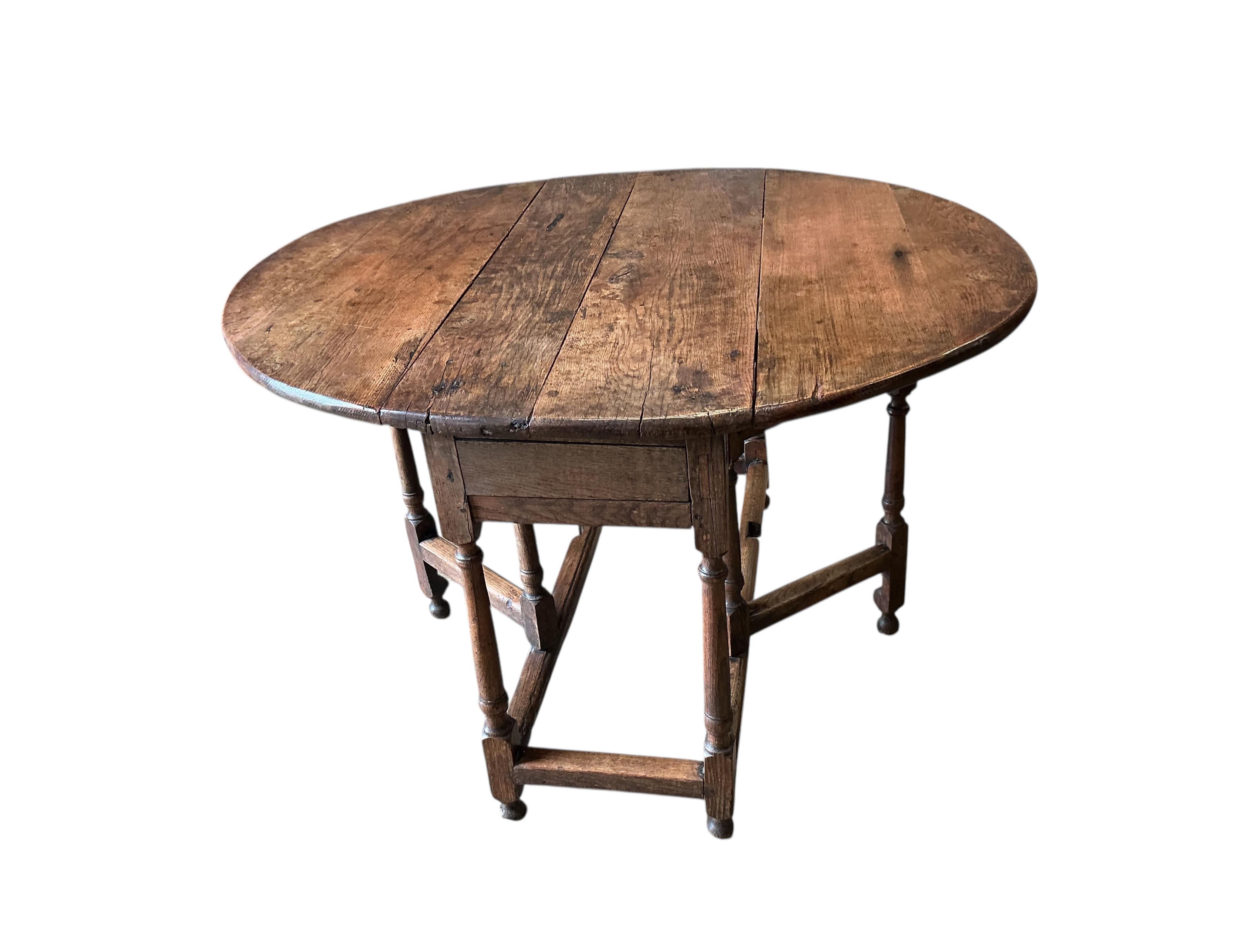 An 18th century oak gateleg table, width 100cm, depth 47cm, height 70cm
